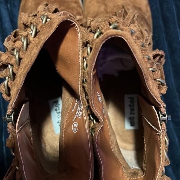 Not Rated Ayita size 8.5 Tan Fringe Bootie BNWB - Picture 5 of 9